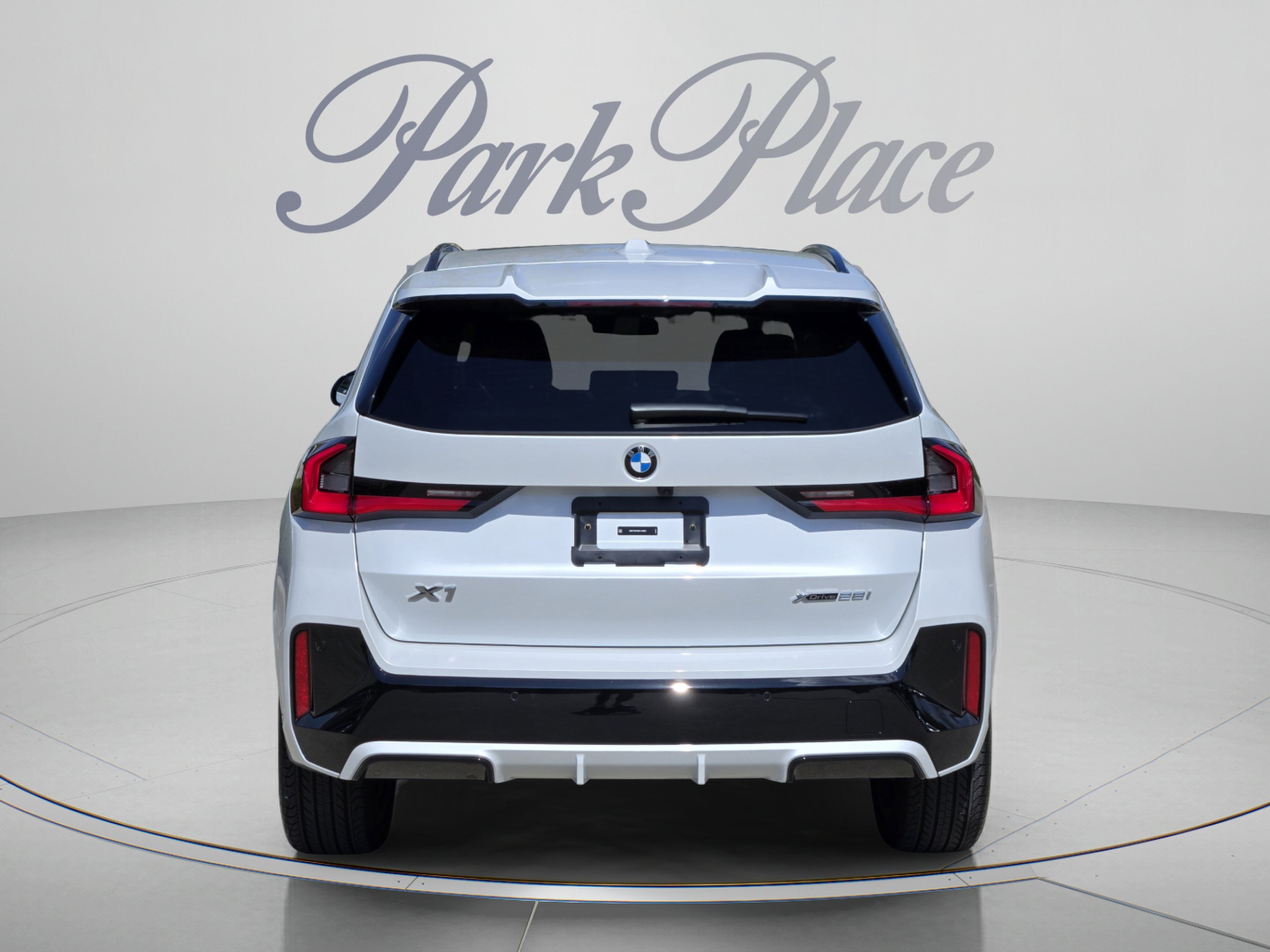 Used 2025 BMW X1 xDrive28i w/ Premium Package AWD/4WD image 4