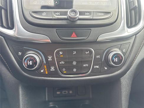 Used 2021 Chevrolet Equinox Premier AWD/4WD image 23