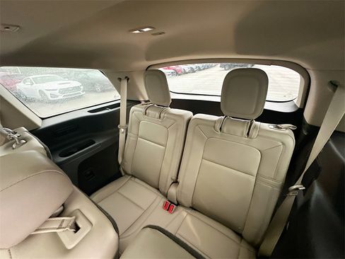 Used 2022 Lincoln Aviator Reserve w/ Equipment Group 201A image 4