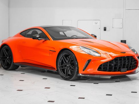 Used 2025 Aston Martin V8 Vantage Coupe image 1