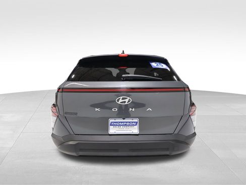 Used 2025 Hyundai Kona SEL image 3