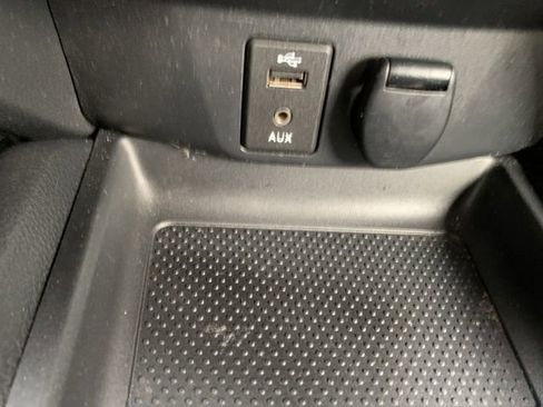 Used 2016 Nissan Rogue SV image 18