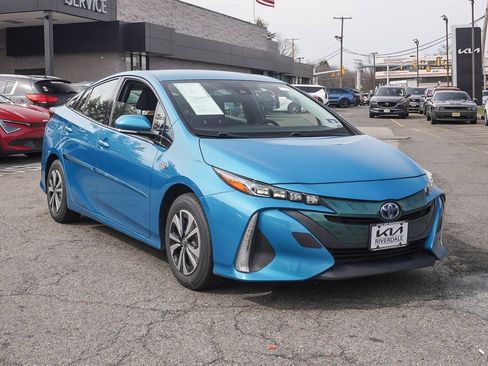 Used 2017 Toyota Prius Prime Plus image 2