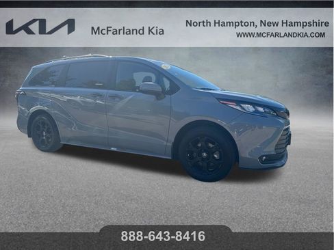 Used 2025 Toyota Sienna XLE Woodland Edition AWD/4WD image 12