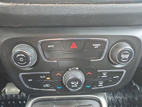 Used 2020 Jeep Compass Sport image 4