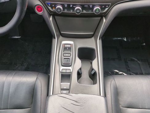 Used 2018 Honda Accord Touring image 18