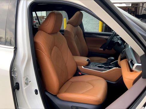 Used 2020 Toyota Highlander Platinum image 8