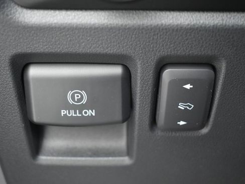 Used 2023 Ford Expedition Max XLT image 18