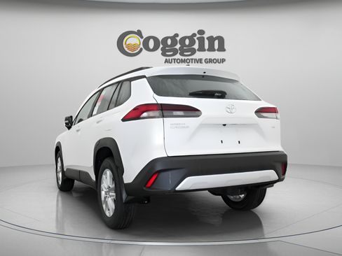 Used 2026 Toyota Corolla Cross LE FWD image 12