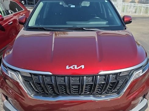 Certified 2024 Kia Carnival LX image 2