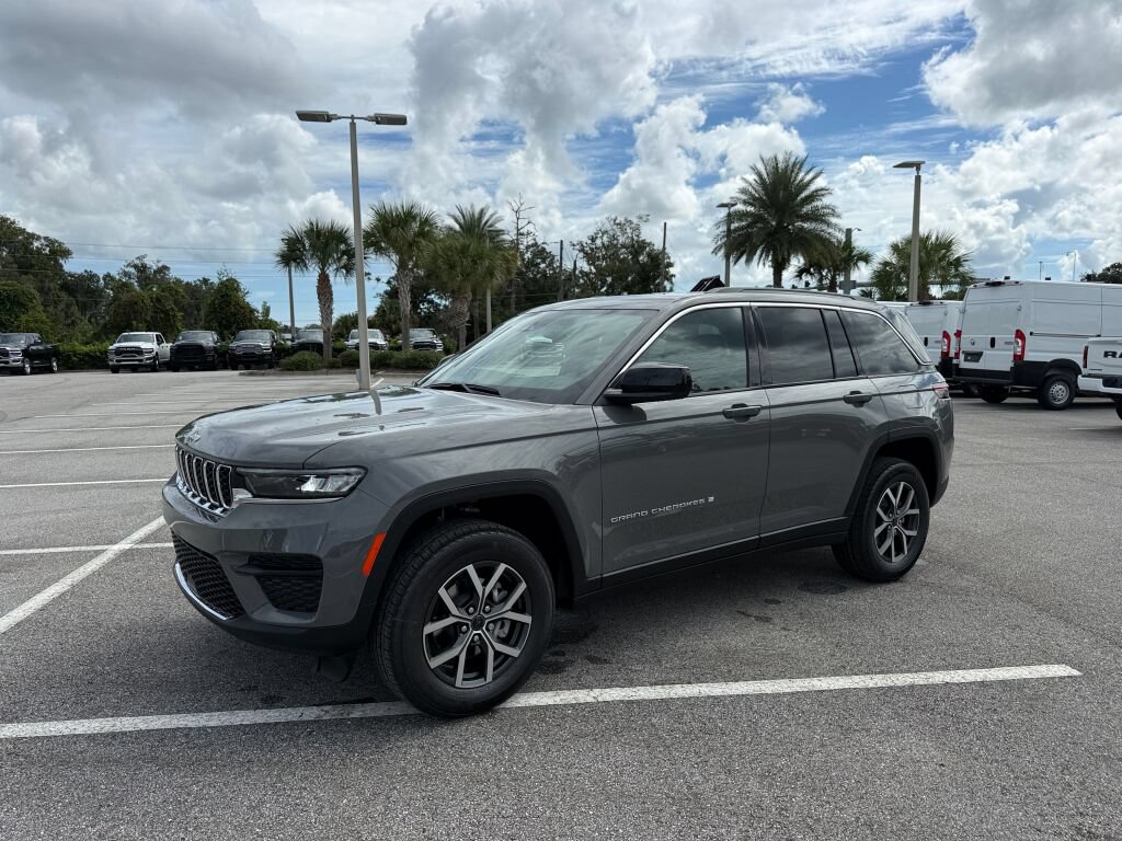New 2027 Jeep Grand Cherokee Laredo AWD/4WD image 7