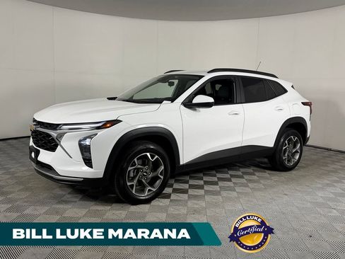 Used 2025 Chevrolet Trax LT FWD image 1