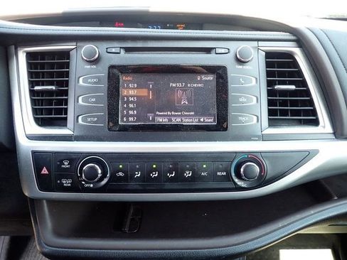 Used 2018 Toyota Highlander LE image 15