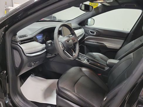 Used 2023 Jeep Compass Latitude image 25