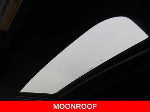 Used 2025 Chevrolet Trax RS w/ Sunroof Package FWD image 4