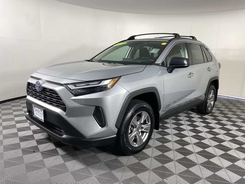 Used 2024 Toyota RAV4 LE AWD/4WD image 4