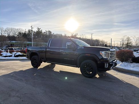 Used 2022 GMC Sierra 3500 Denali w/ Denali Black Diamond Edition image 3