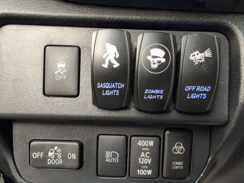 Used 2023 Toyota Tacoma TRD Sport w/ Technology Package AWD/4WD image 7