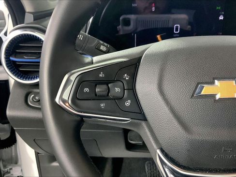 Used 2025 Chevrolet Trax LT w/ LT Convenience Package image 18