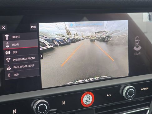 Used 2025 Porsche Macan AWD/4WD image 40