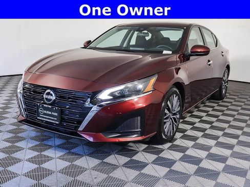 Used 2023 Nissan Altima 2.5 SV image 2