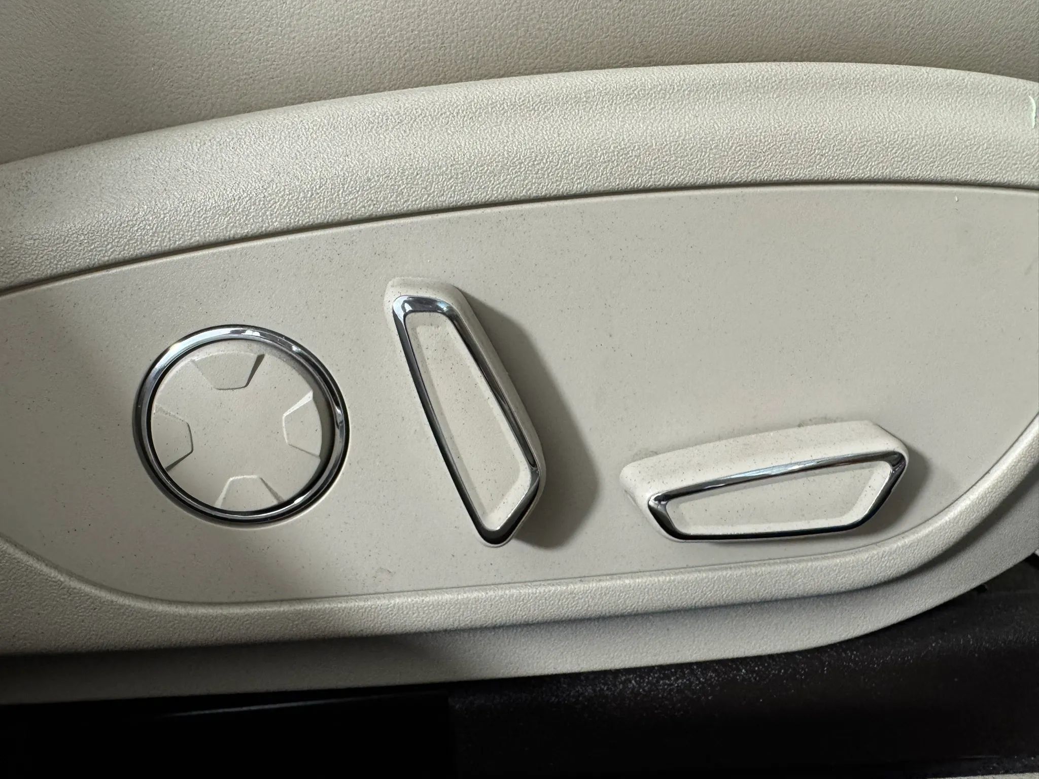 Used 2020 Lincoln MKZ Reserve FWD image 39