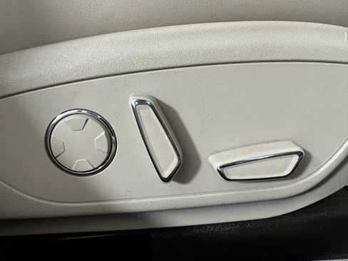 Used 2020 Lincoln MKZ Reserve FWD image 39