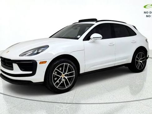 Used 2024 Porsche Macan w/ Premium Plus Package AWD/4WD image 4