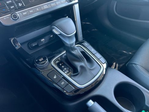 Used 2024 Kia Seltos EX image 19