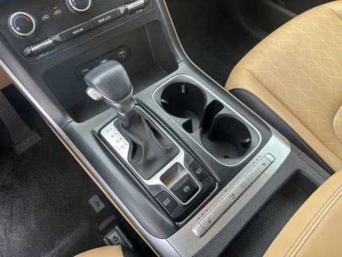 Used 2022 Kia Carnival LX FWD image 20