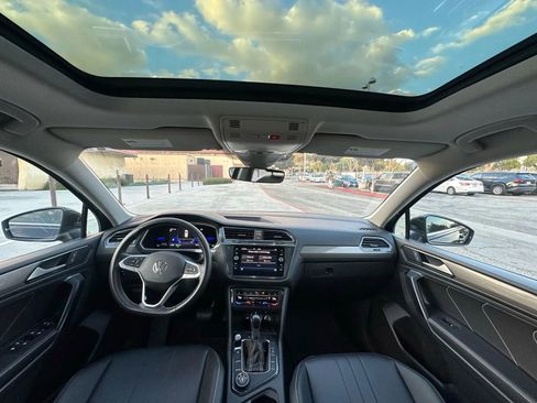 Used 2023 Volkswagen Tiguan SE w/ Panoramic Sunroof Package image 8