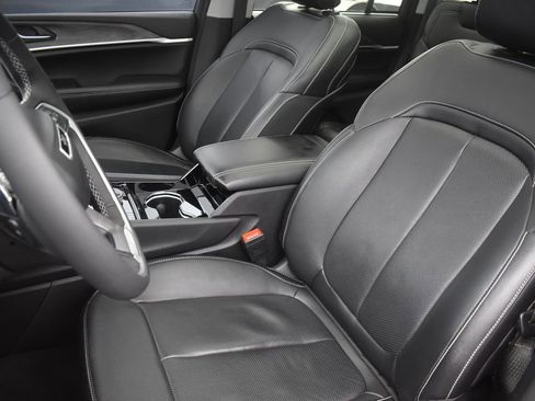 Used 2023 Jeep Grand Cherokee 4WD 4xe w/ Luxury Tech Group II image 13