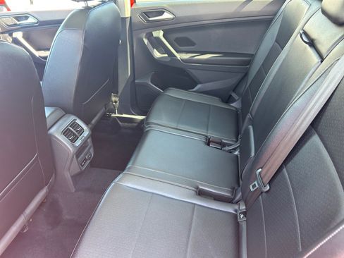 Used 2018 Volkswagen Tiguan SEL FWD image 17
