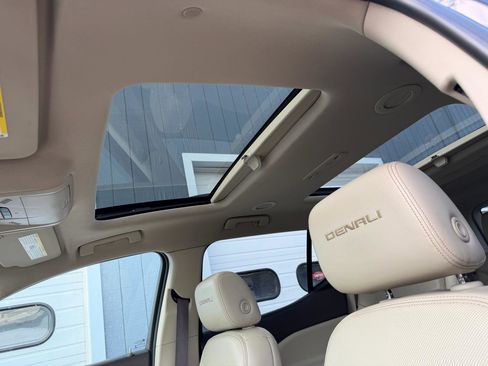 Used 2018 GMC Acadia Denali image 8