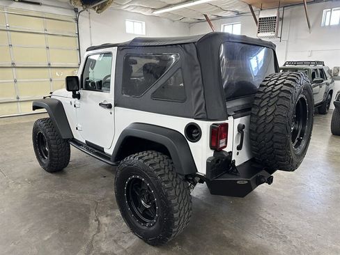 Used 2015 Jeep Wrangler Rubicon w/ Power Convenience Group AWD/4WD image 5