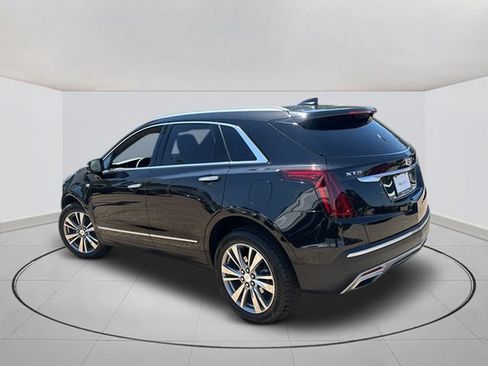 Certified 2022 Cadillac XT5 Premium Luxury FWD image 4