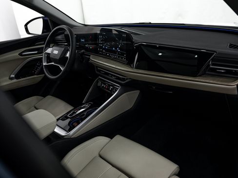 Used 2025 Audi Q5 Premium Plus w/ Premium Plus AWD/4WD image 8