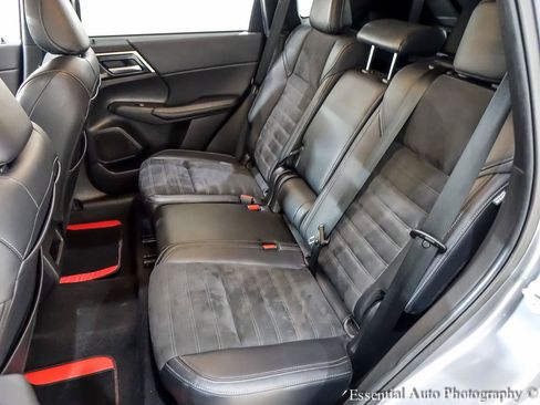 Used 2023 Mitsubishi Outlander SE AWD/4WD image 16