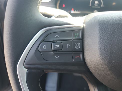 Used 2025 Jeep Grand Cherokee L Laredo RWD image 16