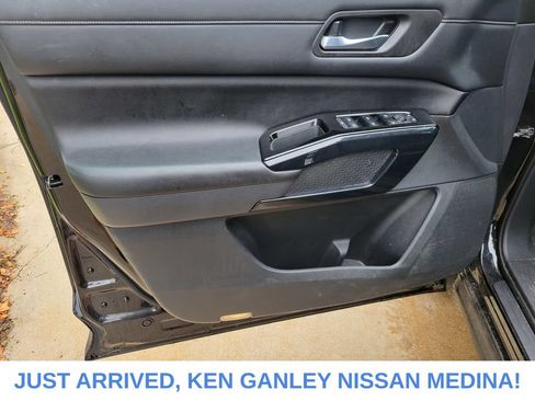 Used 2022 Nissan Pathfinder S AWD/4WD image 14