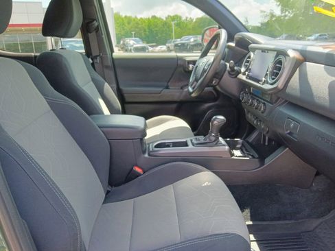 Used 2021 Toyota Tacoma TRD Off-Road w/ Technology Package AWD/4WD image 31