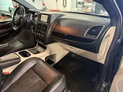Certified 2020 Dodge Grand Caravan SXT FWD image 7