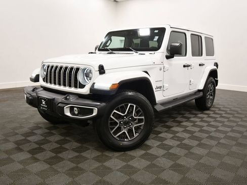 Used 2024 Jeep Wrangler Unlimited Sahara AWD/4WD image 2