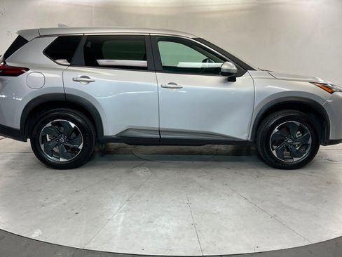 Used 2024 Nissan Rogue SV AWD/4WD image 6