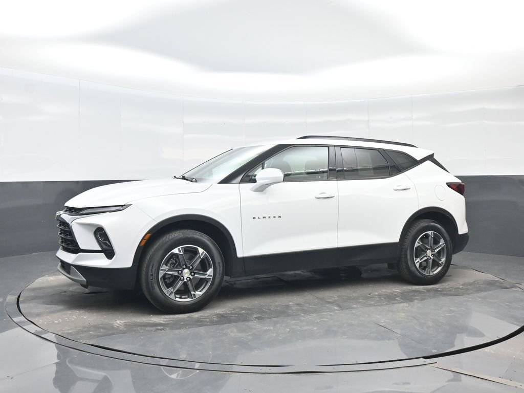 Used 2025 Chevrolet Blazer LT w/ Convenience Package FWD image 2
