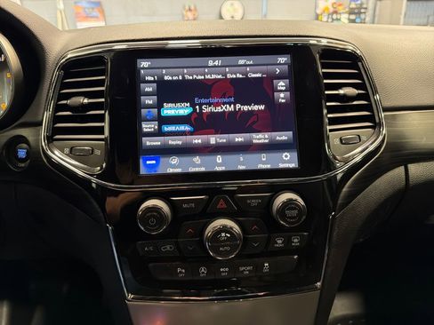 Used 2021 Jeep Grand Cherokee Laredo X AWD/4WD image 5