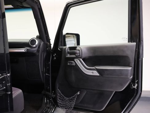 Used 2013 Jeep Wrangler Unlimited Sahara w/ Connectivity Group AWD/4WD image 34