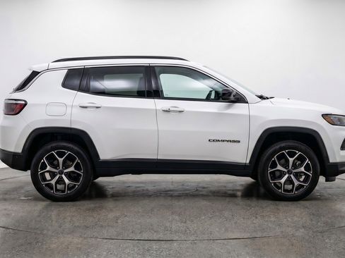 Used 2025 Jeep Compass Limited AWD/4WD image 11