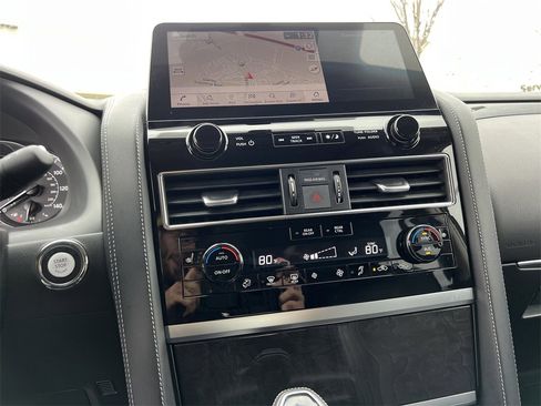 Used 2024 INFINITI QX80 Luxe image 26