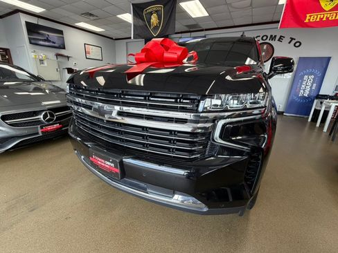 Used 2022 Chevrolet Suburban LT w/ LT Signature Plus Package AWD/4WD image 8